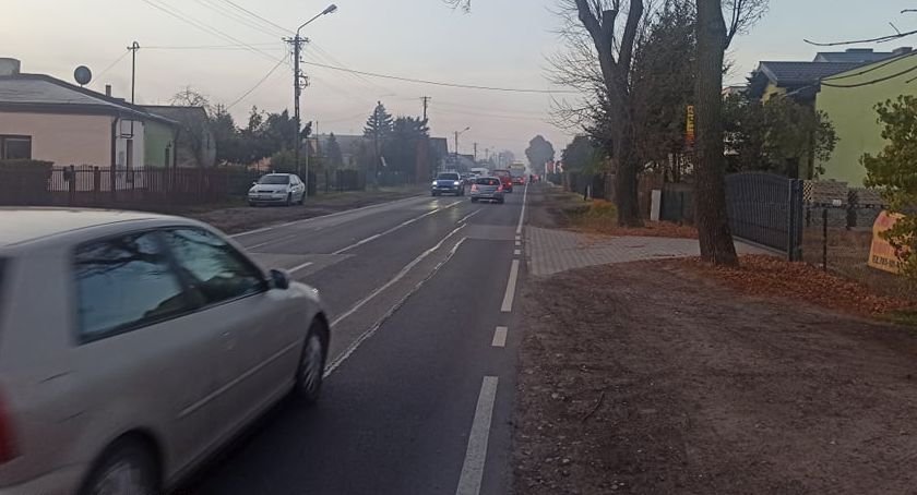Najpóźniej za dwa i pół roku przy Narutowicza będzie chodnik po obu stronach drogi