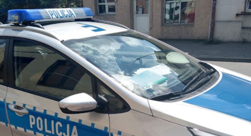 Ma 33 lata. W wydychanym powietrzu miał prawie 3 promile. Jechał na motorowerze