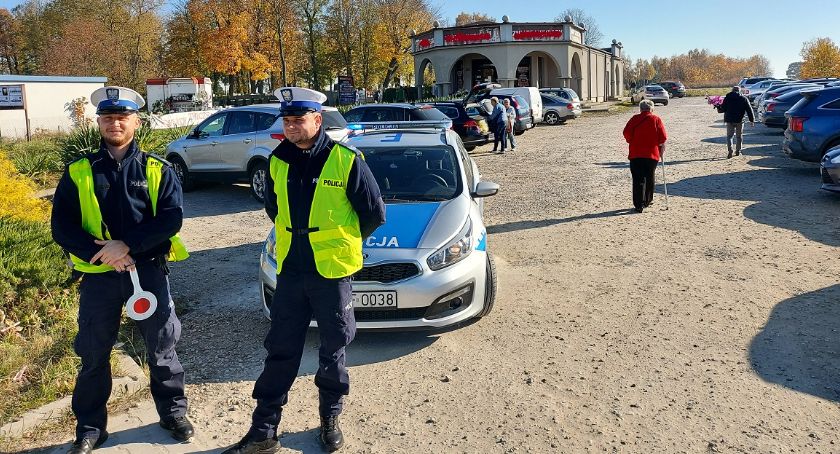 Uwaga! W pobliżu cmentarzy zmieni się organizacja ruchu. Prymasa Wyszyńskiego będzie jednokierunkowa