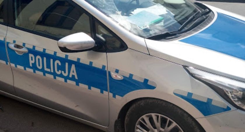 Pijana kobieta pojechała zapalić znicze, wjechała w citroena. Policjanci podsumowali akcję Znicz