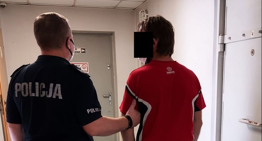 Złodziej zasnął w łóżku okradanego, a w torbie miał już uszykowane fanty