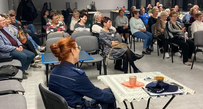 Policjanci spotkali się z seniorami. Mówili o przemocy wobec osób starszych