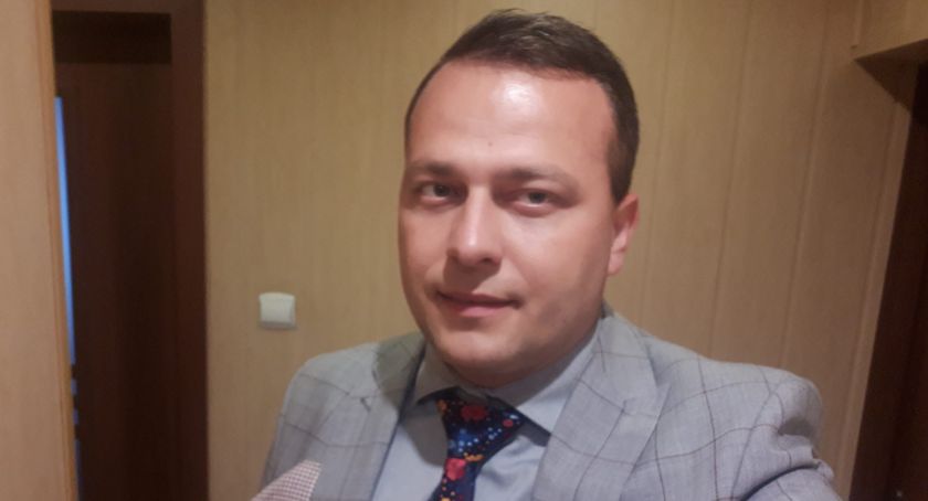 Michał Koski pracuje na 7/8 etatu: żeby pogodzić pracę z obowiązkami nieetatowego członka zarządu