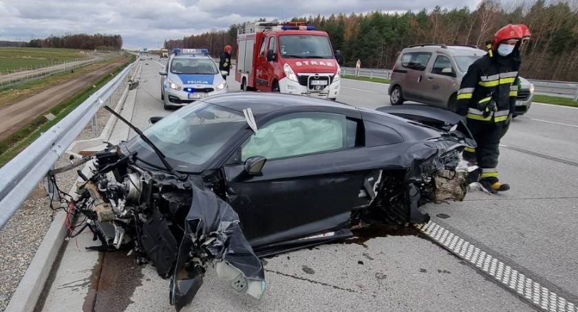 19-latek rozbił warte milion zł audi na autostradzie A1. Na szczęście nic mu się nie stało