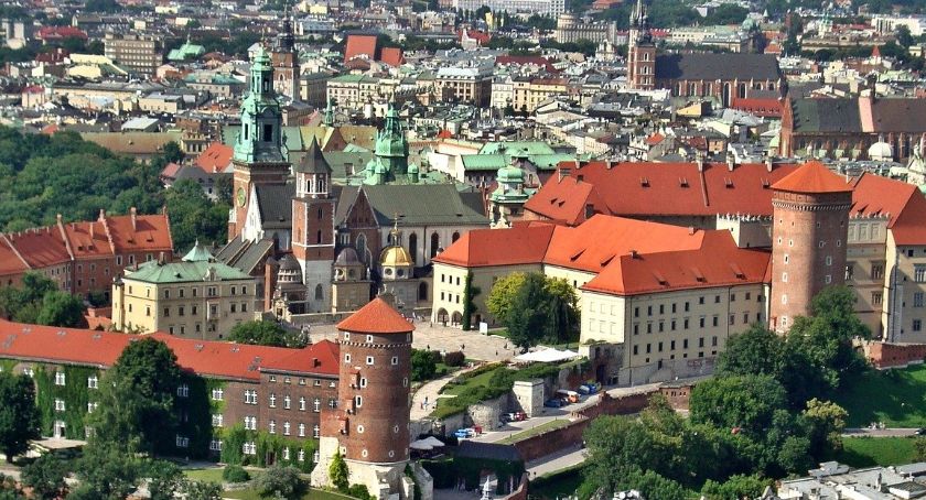 Ponad 33 tys. zł z ministerstwa na „czarnkowe” wycieczki. Skorzystają cztery szkoły