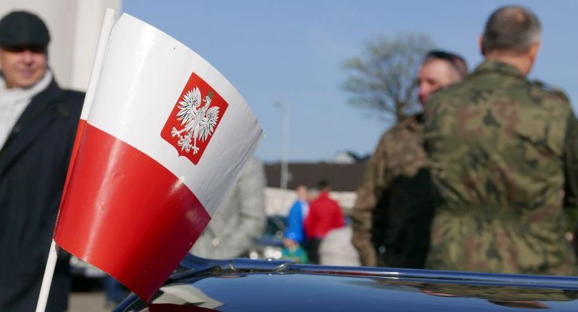 11 Listopada: uroczysta msza w kolegiacie, składanie kwiatów i wystawa zabytkowych aut