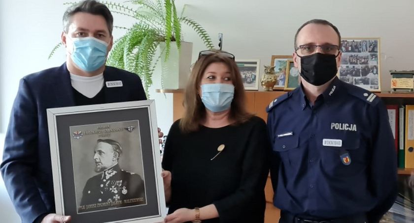 Jarosław Olbrychowski, prezes stowarzyszenia „Rodzina Policyjna 1939”, poprowadził lekcję dla uczniów Mechanika