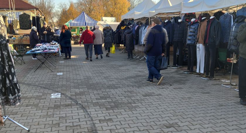 Handel na Targowicy: prawie wegetacja. Handlują od lat i mówią jak jest dziś