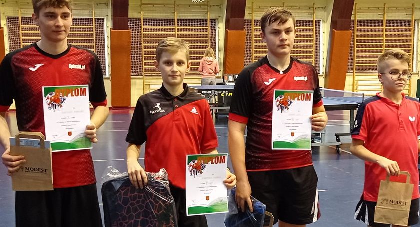 Młodzi tenisiści na turnieju kwalifikacyjnym w Moszczenicy