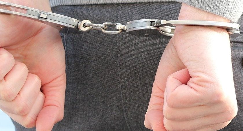 23-latkowi grozi do 5 lat więzienia. Uszkodził elewację MDK-u. Straty oszacowano na 10 tys. zł