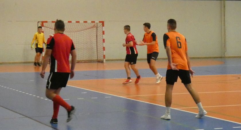 HARCcup 2021. Harcerze grają w hali powiatowej i miejskiej w piłkę nożną