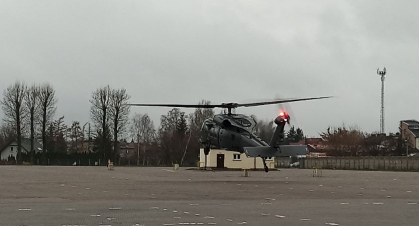 Policyjny śmigłowiec z Warszawy, policjanci, strażacy, nurkowie i psy tropiące. Trwają poszukiwania 61-letni radomszczanki