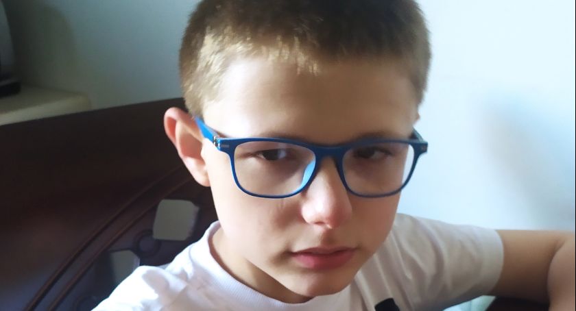 Pomoc dla Julka: stanęły serca. Najpierw walczył o życie, teraz walczy o sprawność