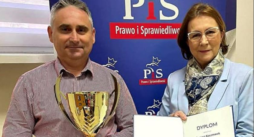  Tomasz Kaczmarek najlepszym doradcą ekologicznym. Puchar od ministra