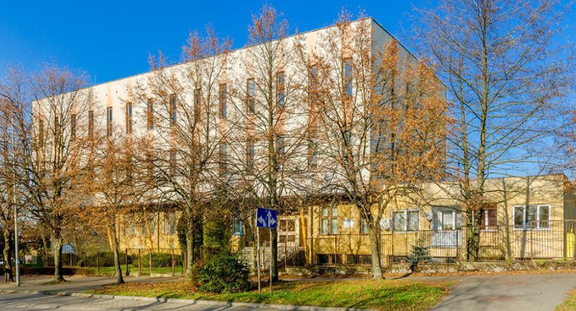 Telekomunikacja przy Piastowskiej wystawiona na sprzedaż. Całkiem niedrogo - po obniżce 1 mln 260 tys. zł
