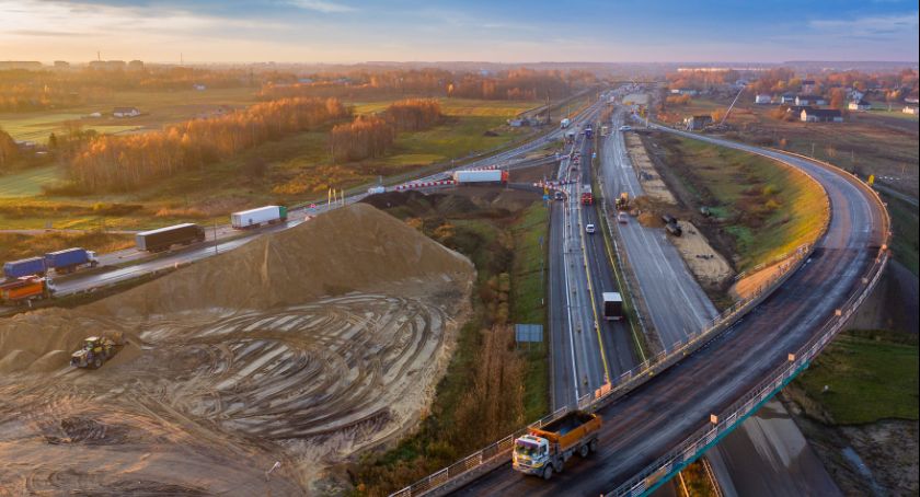 Trzy pasy ruchu na A1 między Radomskiem a Częstochową. Wkrótce kolejne odcinki z pełnym przekrojem