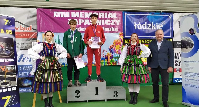 Radomszczańscy zapaśnicy z medalami na zawodach w Radomiu i w Pabianicach