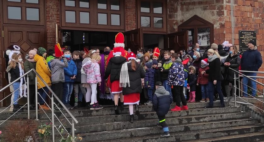 Mikołaj w parafii i strażackiej remizie, czyli niedziela pod znakiem prezentów