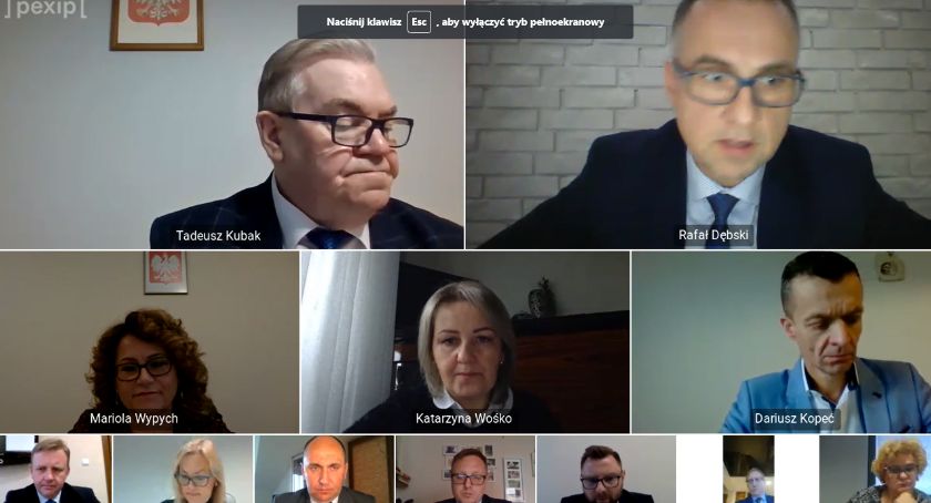 Statystycznie podwyżki dostali wszyscy w urzędzie. W ostatniej chwili