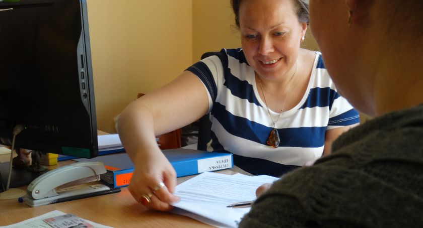 Zmiany w 500+: Nie w MOPS, nie na papierze. Wszystko co trzeba wiedzieć, żeby dostać pieniądze