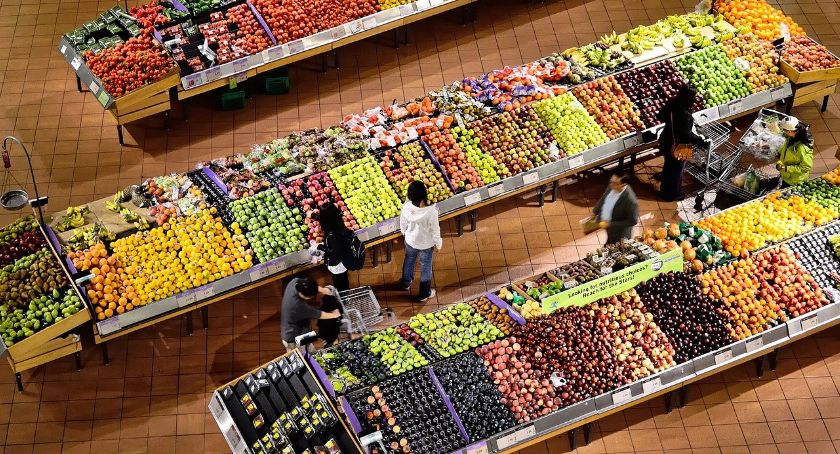 Świąteczny koszyk inflacji: porównaliśmy ceny 50 produktów w grudniu 2020 i 2021