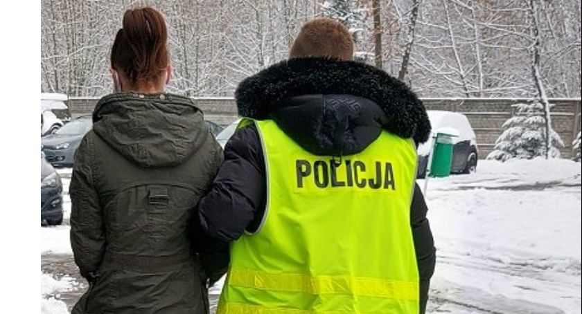 Para grafficiarzy zniszczyła elewację budynku i banner reklamowy 