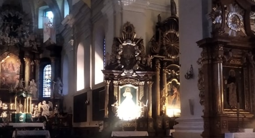 Przed Świętami ludzie robią dziwne rzeczy. Na przykład udają księdza. Tak jak 58-latek w klasztorze w Gidlach