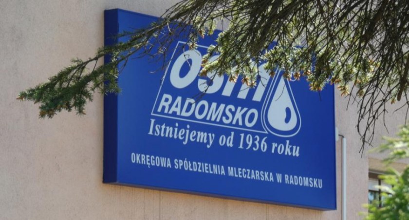 Wynosili śmietanę z magazynu OSM. Policjant zapytał: skąd ta śmietana na twoich butach? Mężczyzna odpowiedział: może jedno opakowanie wziąłem 