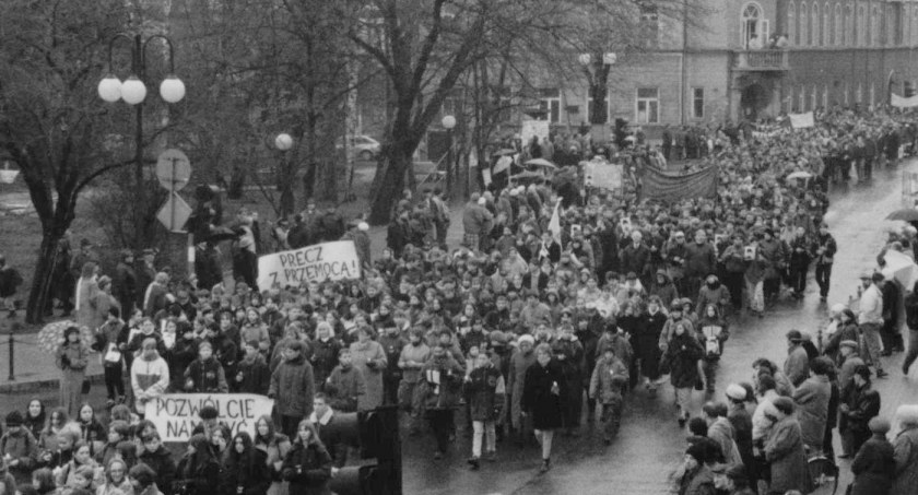 [1996] Wstrząsające morderstwo. Zabity, bo był w szaliku