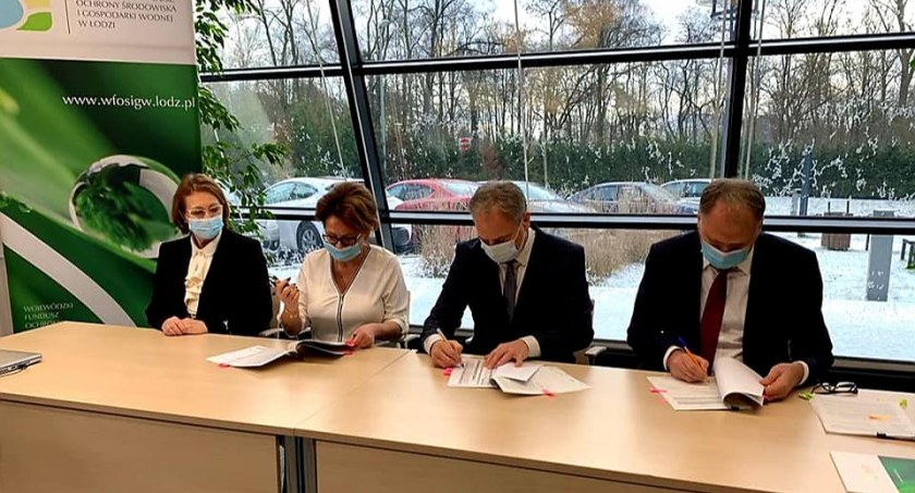 Pieniądze na dwa parki, tężnię i dwie ekopracownie od Funduszu. Prezydent podpisał umowy na dofinansowanie