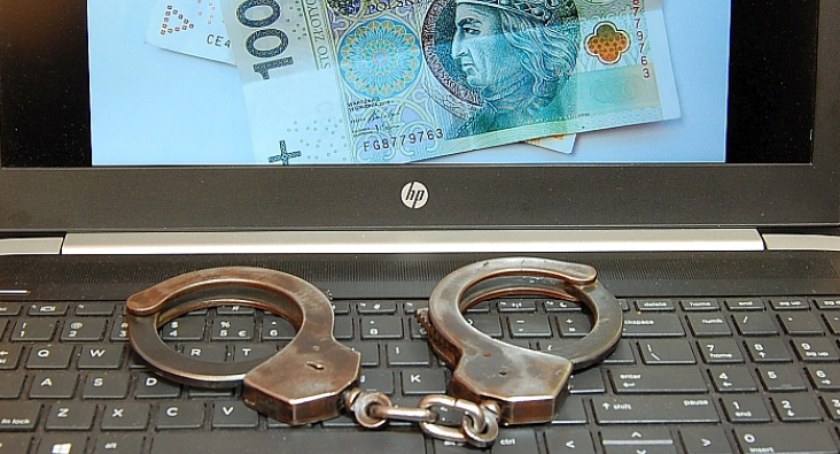 Ostatnie zakupy i przygotowania, za chwilę święta. Policjanci ostrzegają - niech będą bezpieczne