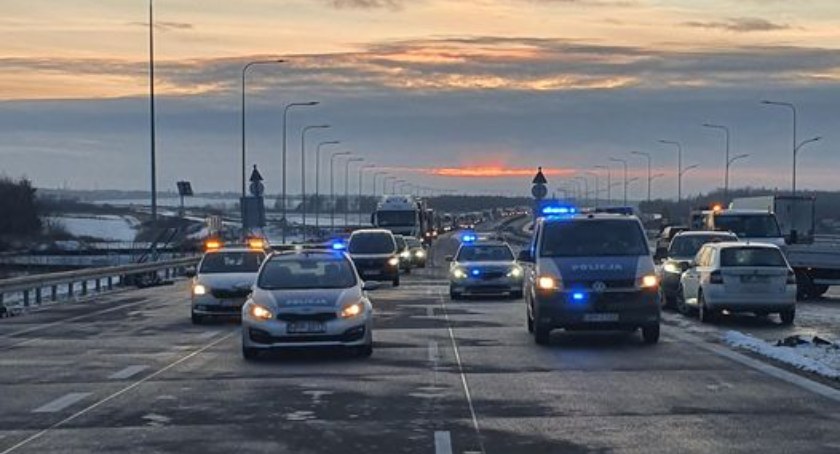 Autostrada A1. Z Kamieńska do Radomska można jechać już trzema pasami. Na razie tylko na północ
