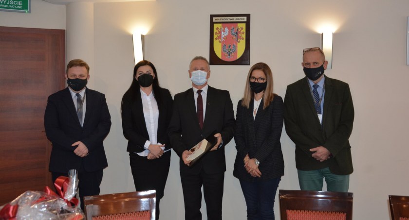 Jacek Ciecióra odchodzi na emeryturę. Kierował filią PUP-u w Przedborzu. Był też radnym, wicestarostą i posłem