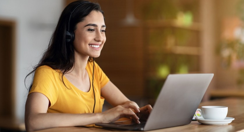 Dlaczego warto postawić na studia online?