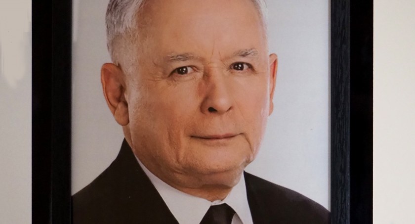 Portret Jarosława Kaczyńskiego na aukcję WOŚP w Radomsku? Nie chciał go prezydent Jarosław Ferenc, ocaliła radna Wioletta Pal