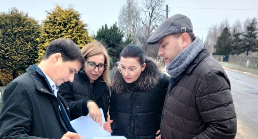 Starostwo informuje: zarząd i naczelnik wizytowali drogę między Bugajem a Dmeninem