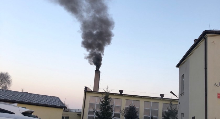 W szkole w Kietlinie wybierają papieża? Tak jest zawsze, kiedy włączają się pompy. Palimy ekomiałem 