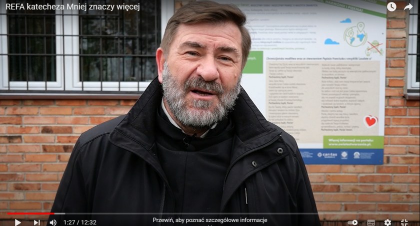 [Wideo] Franciszkanin ojciec Jaromi: mniej znaczy więcej. Każda wizyta na cmentarzu to nowe odpady. Po co?