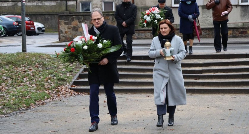 Prezydent Ferenc i wiceprezydent Andrysiak złożyli kwiaty pod Pomnikiem Grobem Nieznanego Żołnierza