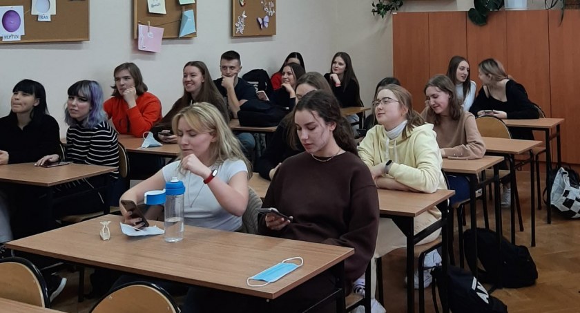 Katolickie przed innymi: radomszczańskie szkoły dołują w rankingu, a w innych małych miastach można inaczej