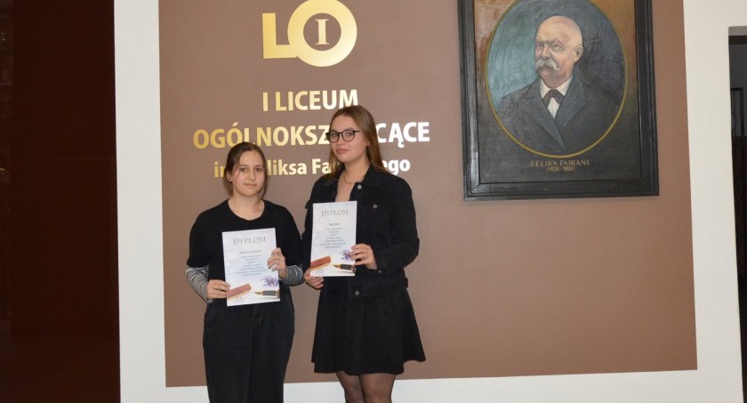 Olga Roksela  i Zuzanna Ciesielska z I LO laureatkami  ogólnopolskiej olimpiady z języka niemieckiego