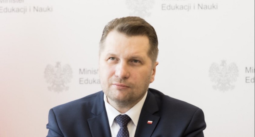 Nauka zdalna? Niedzielski: Decyzję podejmiemy z dnia na dzień