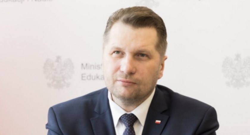 Minister Czarnek: od czwartku nauka zdalna. Nie dla wszystkich, w szkołach pozostaną klasy I-IV. I tak do końca ferii