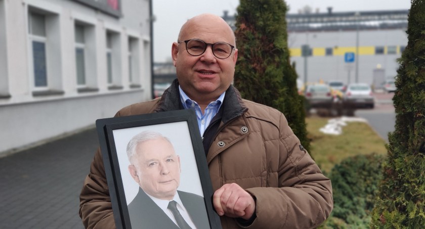 Licytuj Kaczyńskiego dla Orkiestry. Wzgardzony zarówno przez prezydenta jak i radnych miejskich PiS 