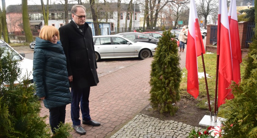 77. rocznica wyzwolenia Auschwitz-Birkenau. Władze złożyły kwiaty pod macewą