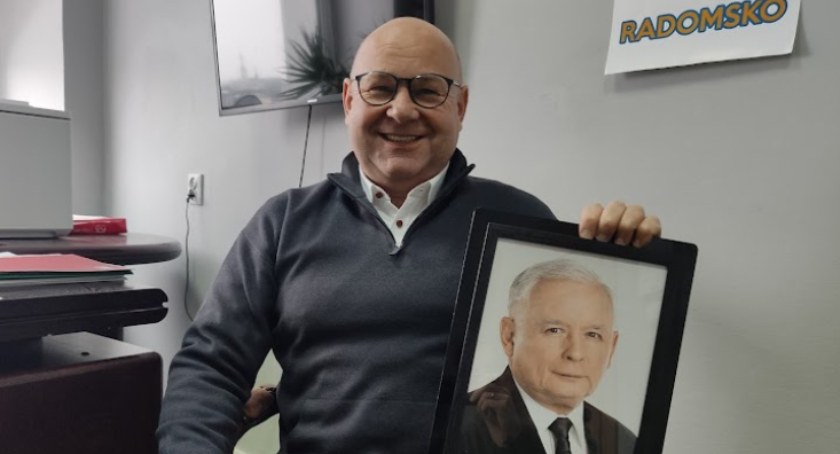 Walka trwała do ostatniej minuty. Rzutem na taśmę licytację portretu Jarosława Kaczyńskiego wygrali Łukasz Więcek i przyjaciele