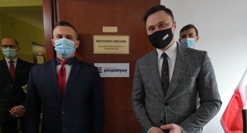 Krzysztof Ciecióra, wiceminister rolnictwa, otworzył biuro w Radomsku. To także siedziba stowarzyszenia Perspektywy