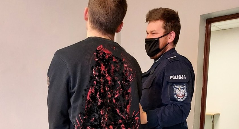 24-latek miał w domu 30 gram marihuany. - Częstowałem kolegów po pracy - powiedział policjantom