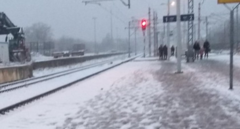 Uwaga! Uszkodzona sieć trakcyjna PKP na odcinku Gorzkowice - Radomsko. Wstrzymano ruch