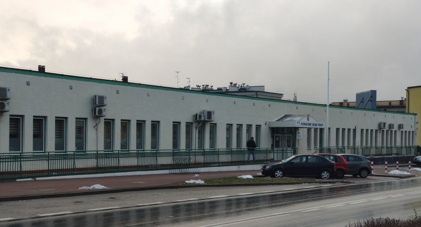 W marcu przed Powiatowym Urzędem Pracy na maszcie zawiśnie biało-czerwona flaga
